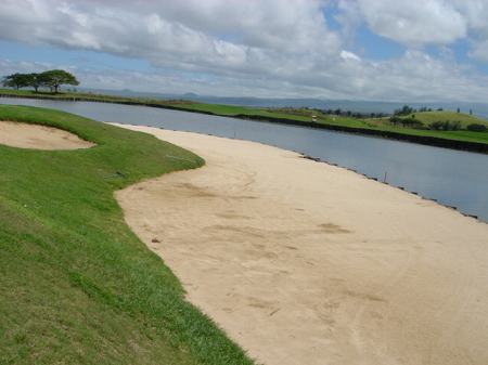 �r�b�O�A�C�����h�J���g���[�N���u 2004�N