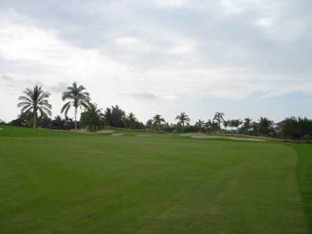 ���C�R���A�r�[�`2004